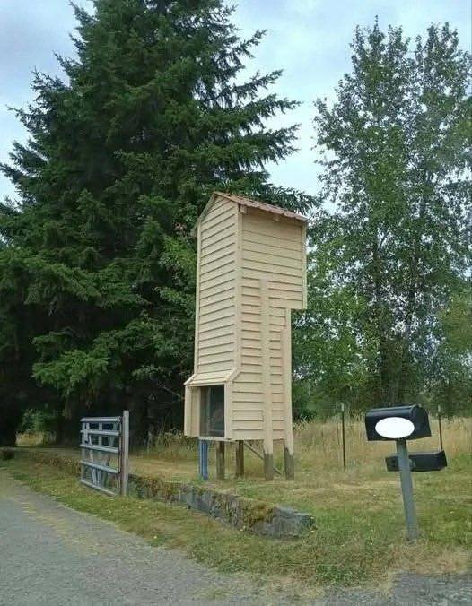 The Strange Tower Beside the Road Looks Mysterious — But Its Real Purpose Is Brilliant