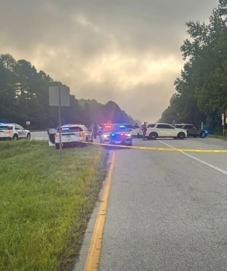 Why “Police Are Urging Everyone to Stay Away” Posts Spread So Fast